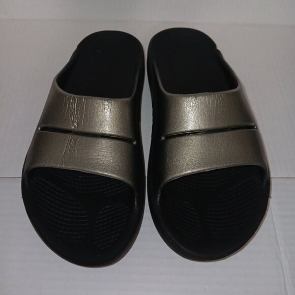OOFOS METALLIC SPORT FLEX  SLIDE SANDALS - Picture 10 of 10